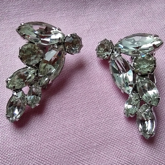 1950's Weiss Rhinestone Earrings - Picture 4 of 4